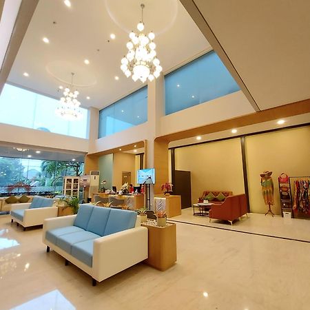 Hotel @HOM Premiere Timoho Yogyakarta Exterior foto
